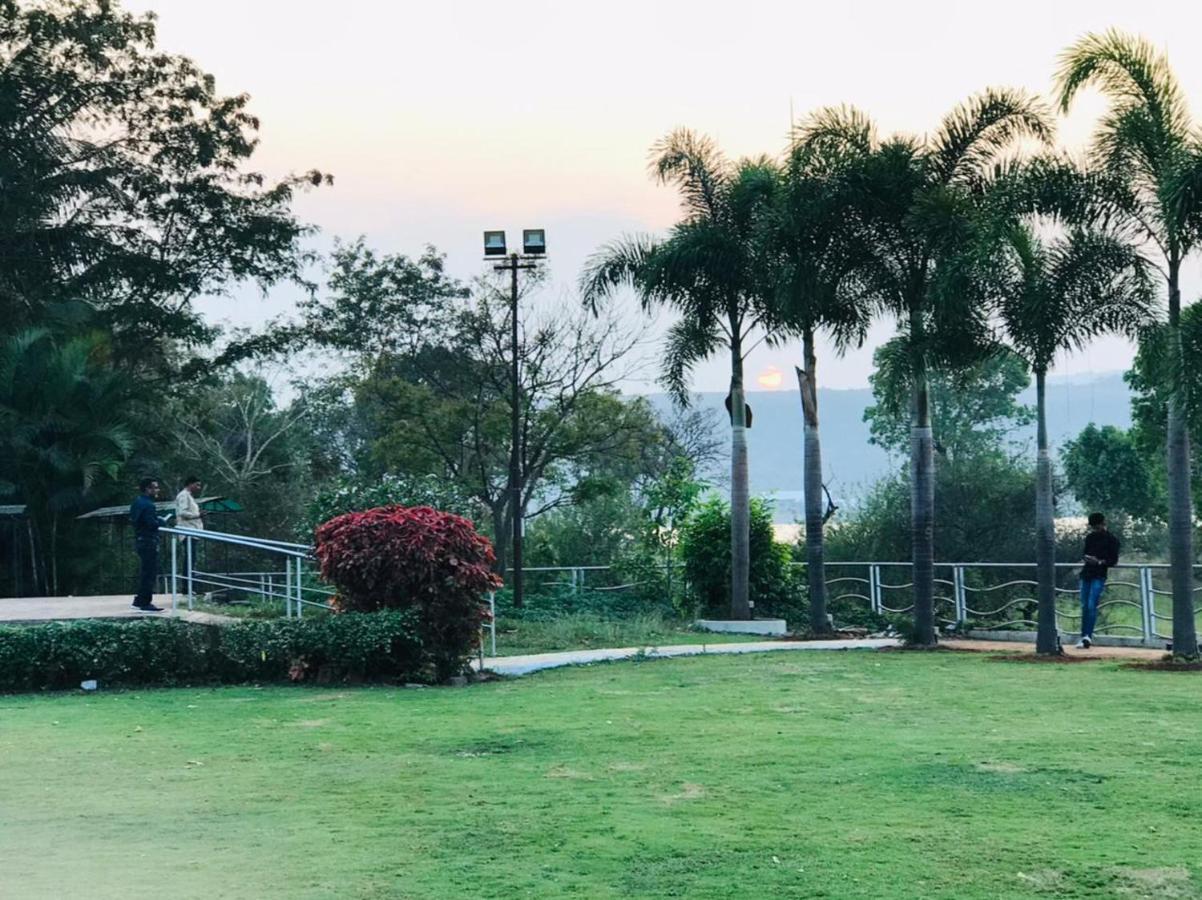 Aquarius Resort Gorhe Khurd Bagian luar foto