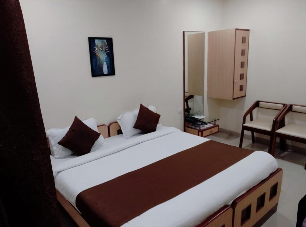 Aquarius Resort Gorhe Khurd Bagian luar foto